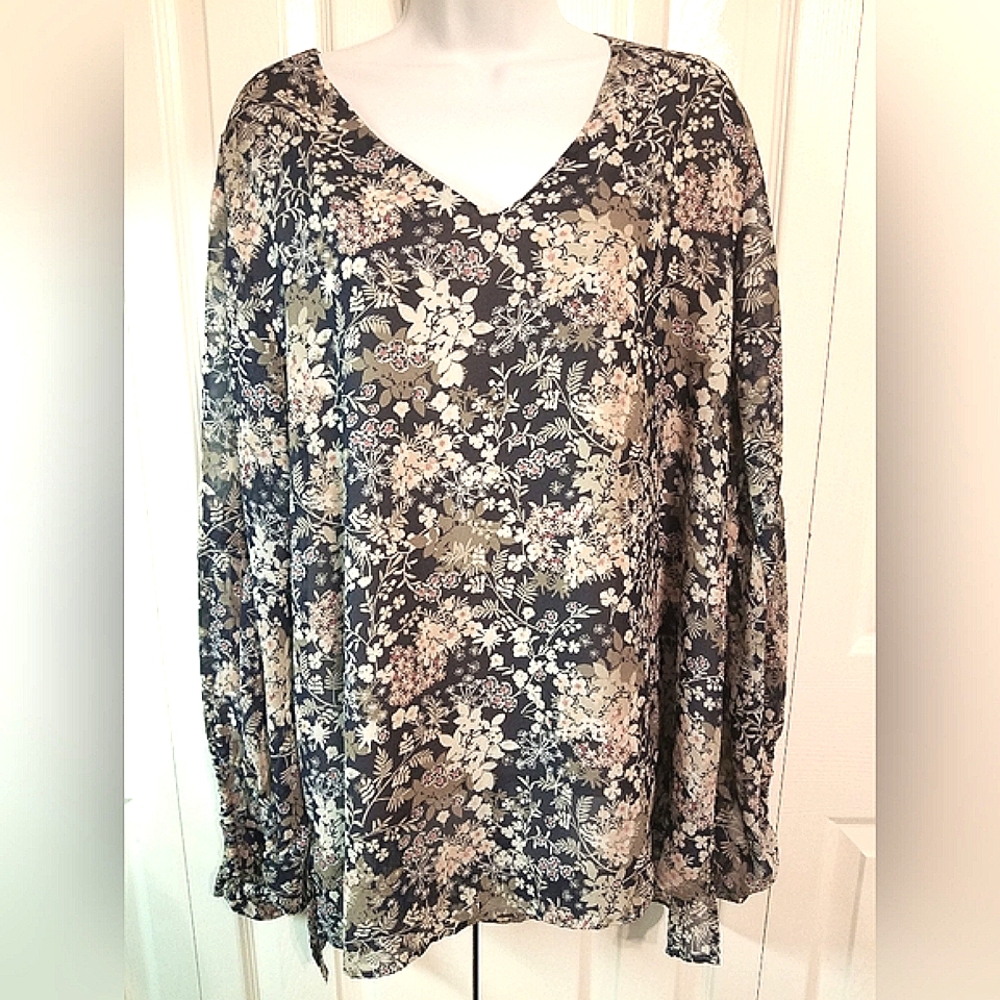 EST. 1946 Floral V-Neck Women's Top